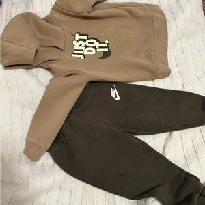 Nike Kids Tan and Green Set 24mths